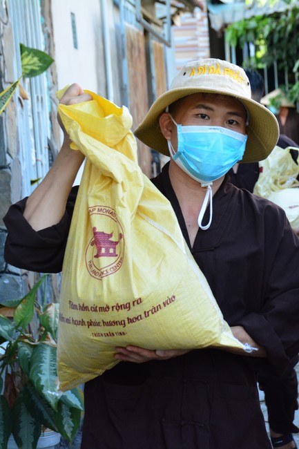 Continuing to support people in need in the Covid-19 pandemic of Hoang Phap Pagoda (series 2)